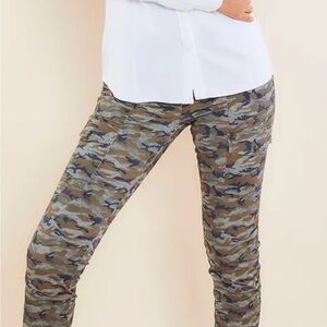 Anatomie Camo Karo Cargo Pants.  NWT Size XS